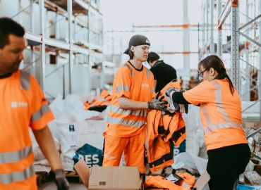 Ty&ouml;vaatteesta rakennuseristeeksi &ndash; tekstiilien kierr&auml;tyksell&auml; pilotoidaan tuotekehityst&auml; ja otetaan askel kohti vastuullisuustavoitteita